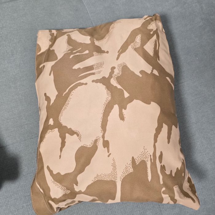 Costum militar impotriva  intemperiilor