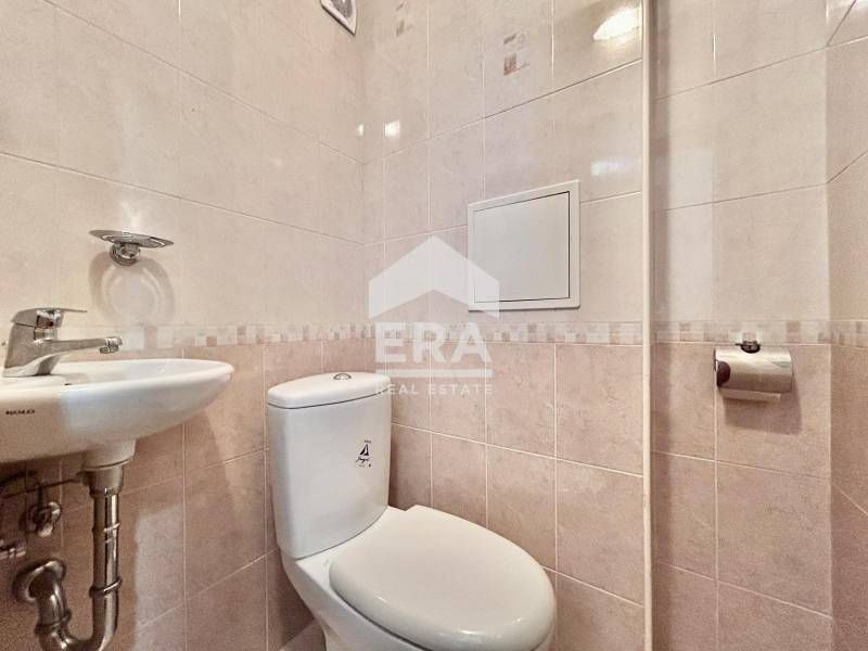 Дава се под наем Тристаен апартамент в София, Изток - 120 кв.м за 1150 € - Снимка #10