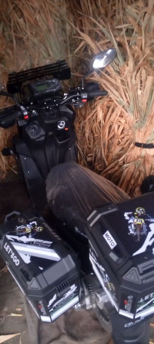 Skuter Sotiladi yangi hali minilmagan.