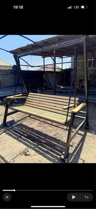 Качеля колдан жасалган