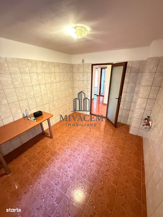 4 camere decomandate Craiovita 2 băi 1/4 bilateral 84 mp