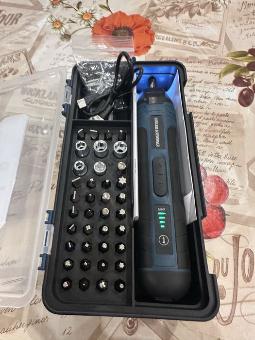 Акумулаторна отвертка 105 части 5Nm