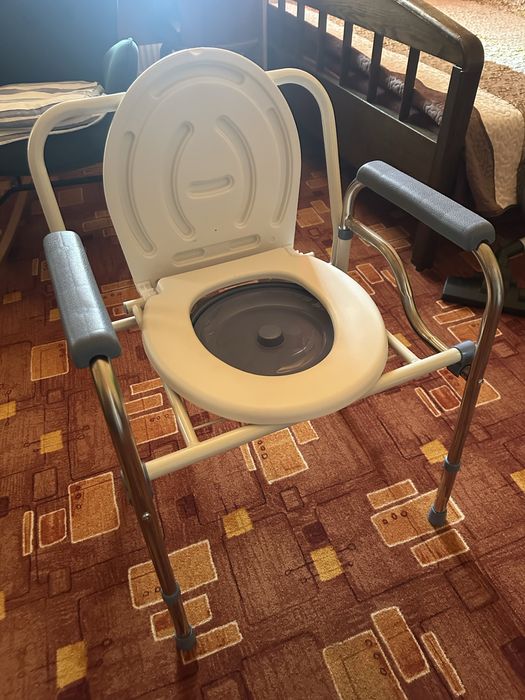 Scaun WC de camera Evosmart inaltime reglabila din otel