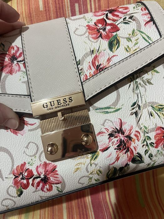Дамска чанта guess