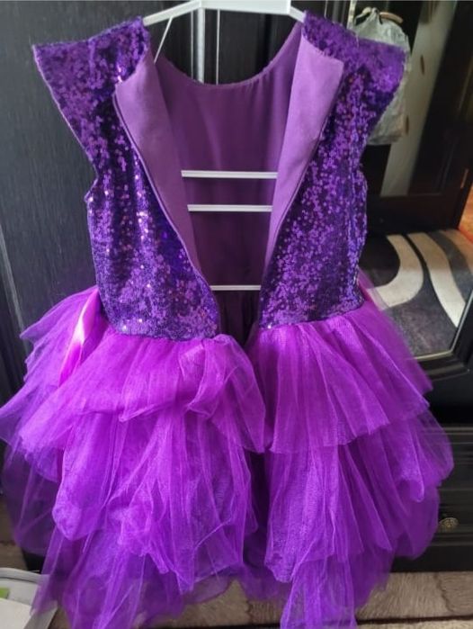 Продам платье для девочки