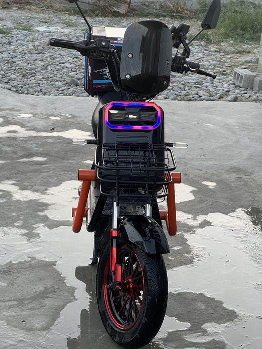 Sukuter hugo motors