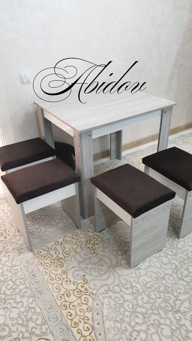 Стол и 4 мягкие табуретки по низкой цене от производителя.