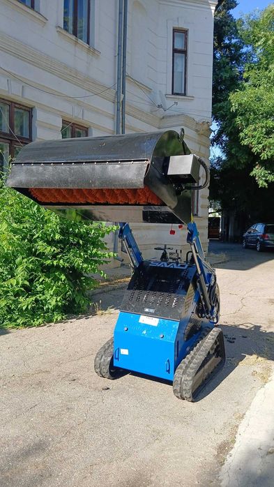 Inchiriere/vanzare  Mini Buldoexcavator cu multiple accesorii incluse