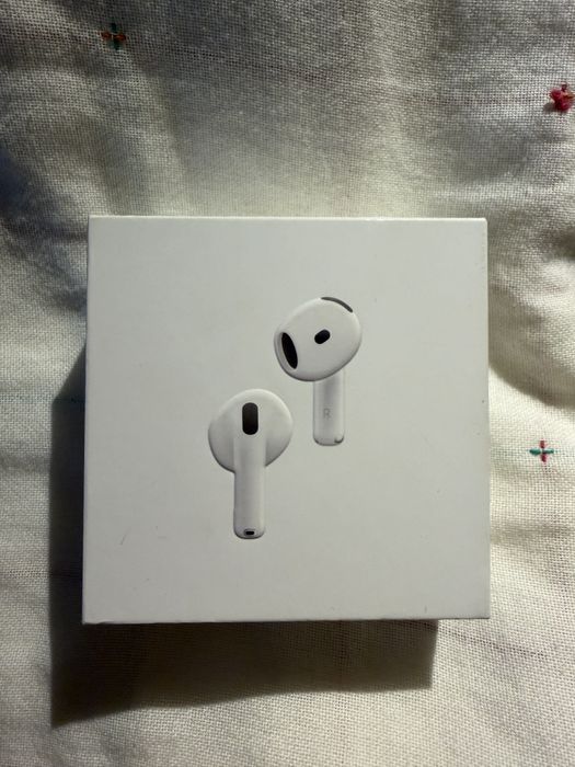 AirPods 4 с шумоподавлением