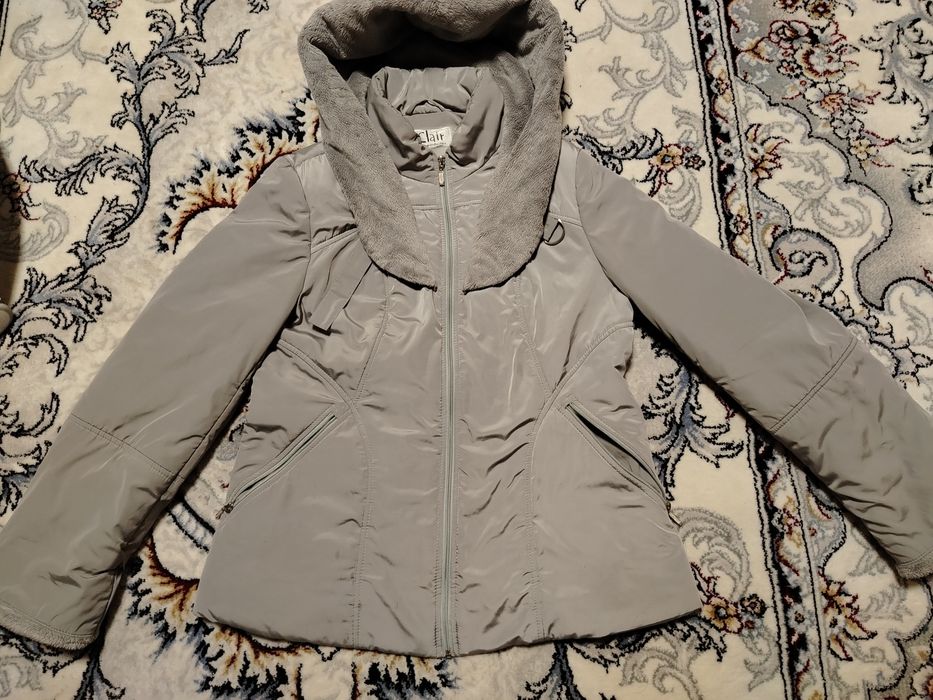 Енгил куртка сотилади