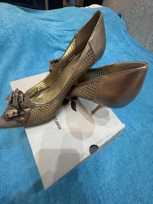 Отдам туфли за символическую плату! Почти новые