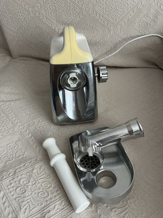 Продам электро мясорубку б/у