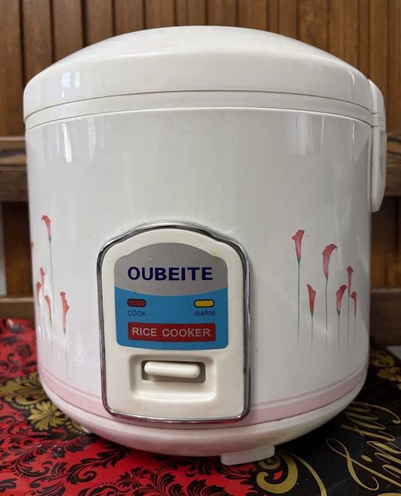 Рисоварка в хорошем состоянии