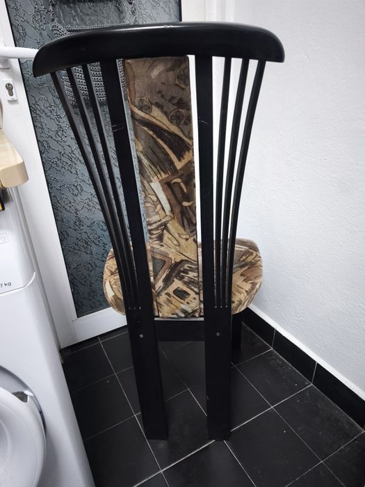 4  броя  трапезарни столове с висока облегалка