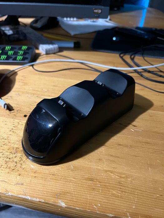 Ps4 Pro (пакет с монитор 27инч HDR Benq, джойстик и игри)