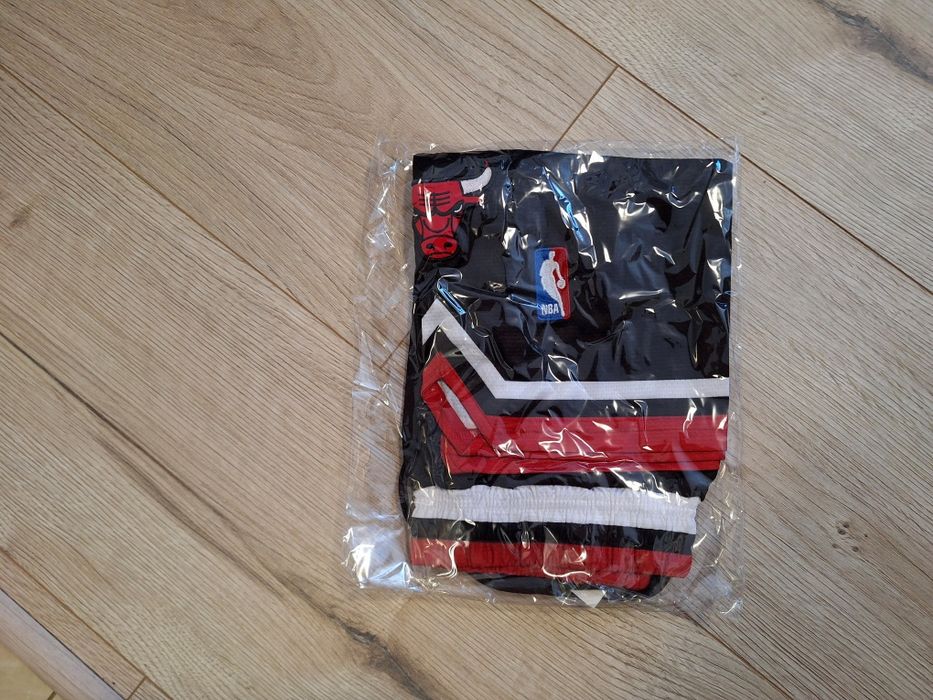 Баскетболни шорти на Чикаго Булс!