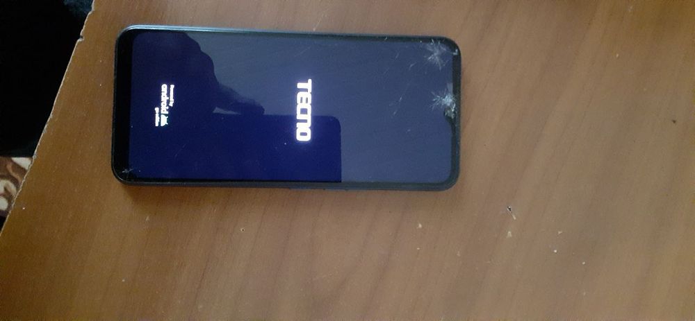 Продам телефон техно Спарк рабочий