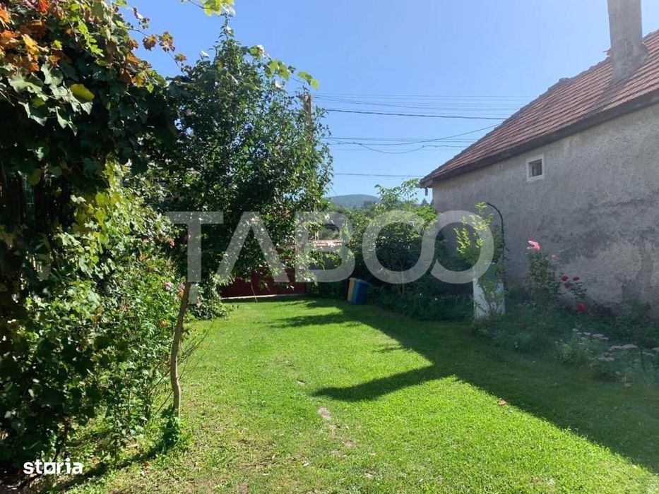 Casa de vanzare 3 camere 90 mpu teren liber 1095 mp Persani