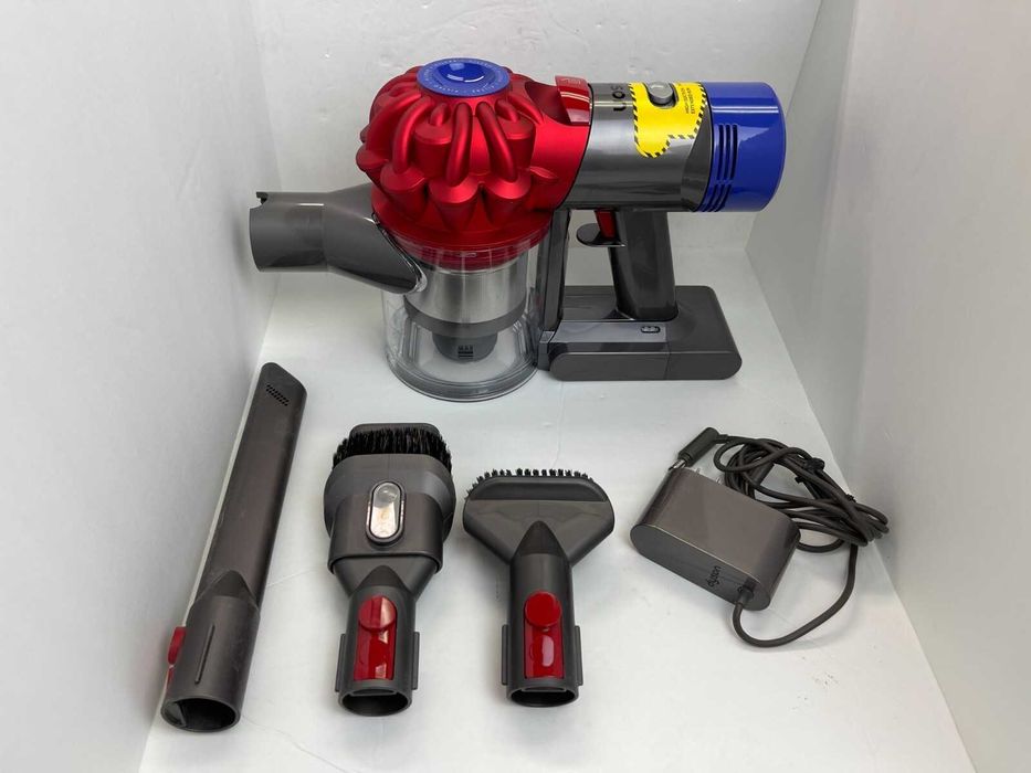 Ручной пылесос Dyson V8 для автомобиля и лодки