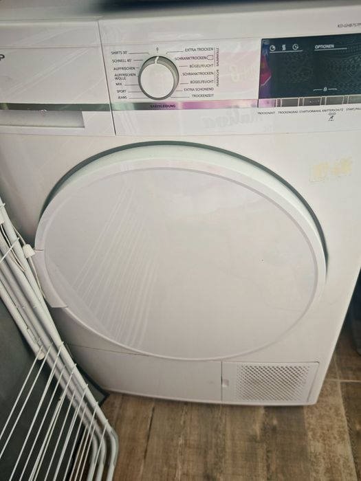 Продавам  сушилня Sharp 7 кг