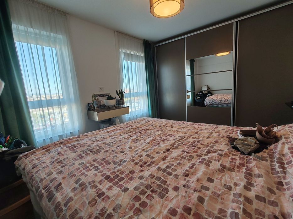 Vând apartament spațios, ready to move, cu loc de parcare