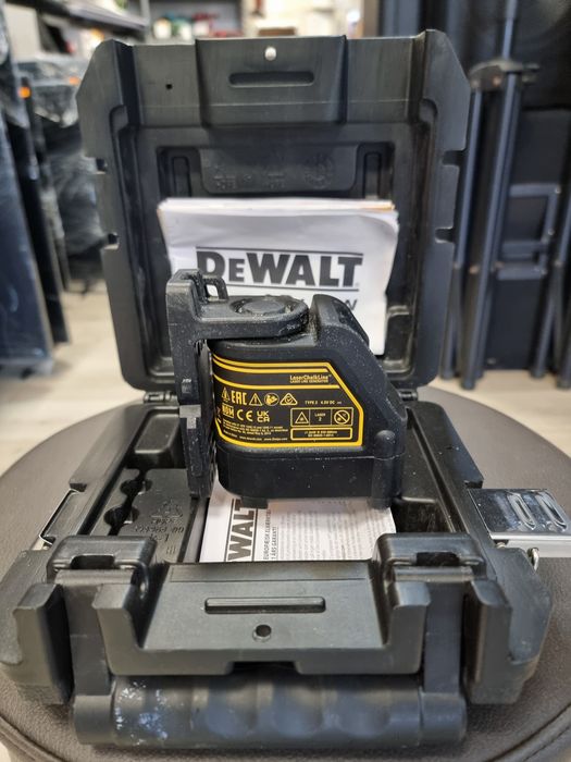 Amanet F28: Nivela laser cu linii DeWalt DW