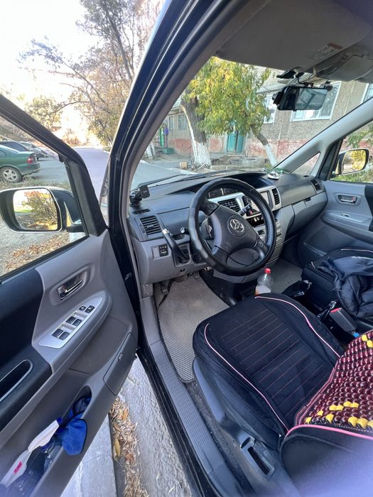 Продам автомобиль voxy минивэн