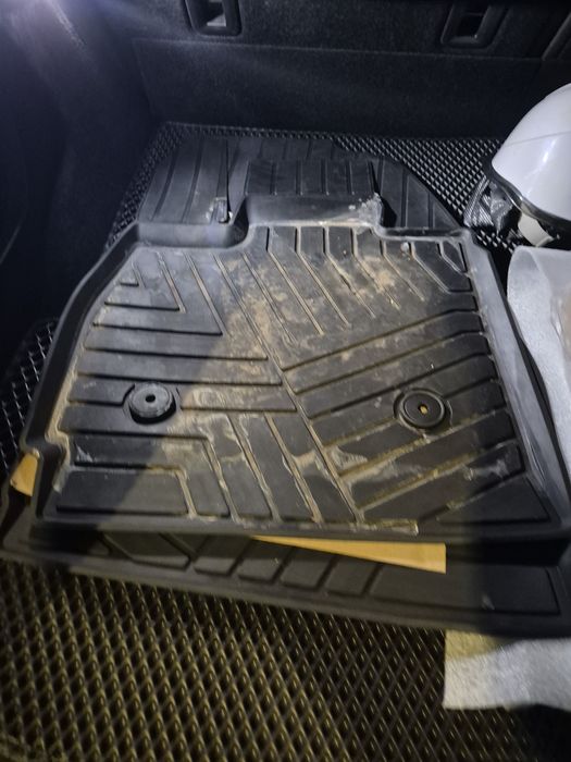 Продам полики резиновые на Exeed rx