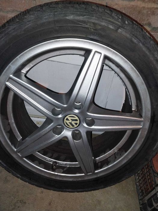 Vând cauciucuri cu jante