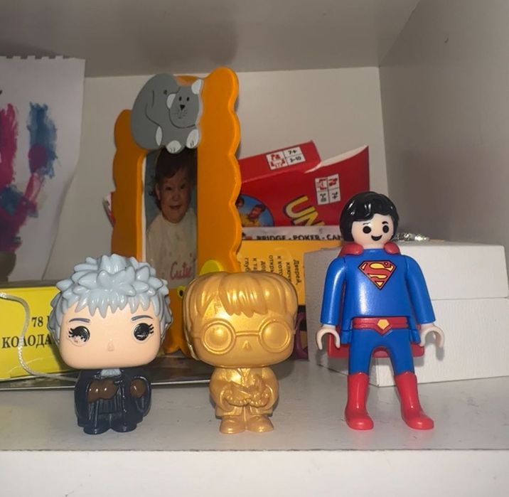 Продавам фигурка на златен Хари Потър от Kinder Joy. 10 лева/5,11€