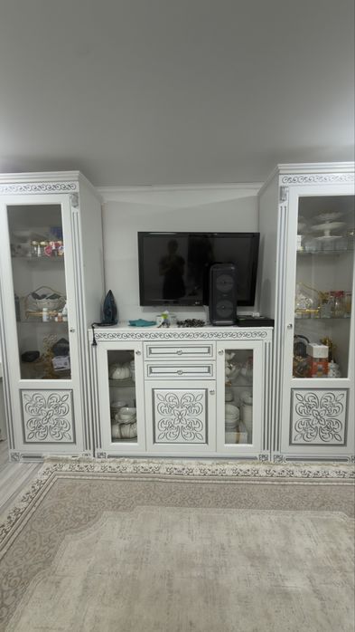 Продам диван 4метра и стенку