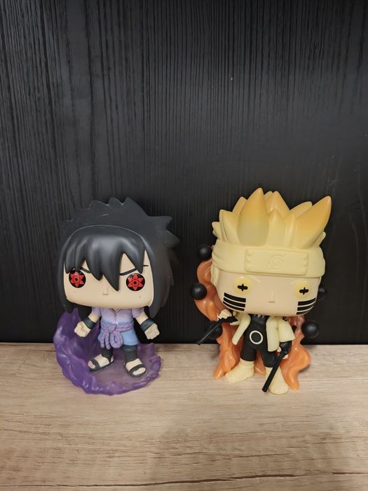 Figurina glow in the dark cu Sasuke si Naruto