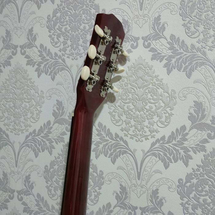Gitara model 38C srochni sotiladi