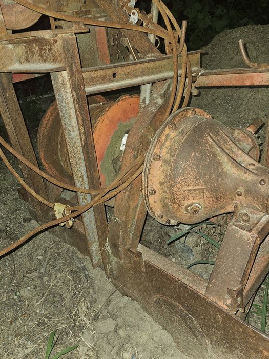 Vând troliu tractor