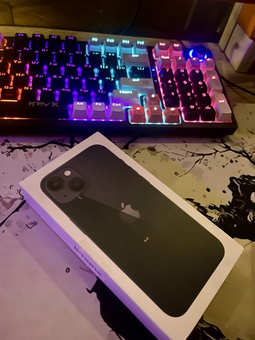 Айфон 13 128 гб.