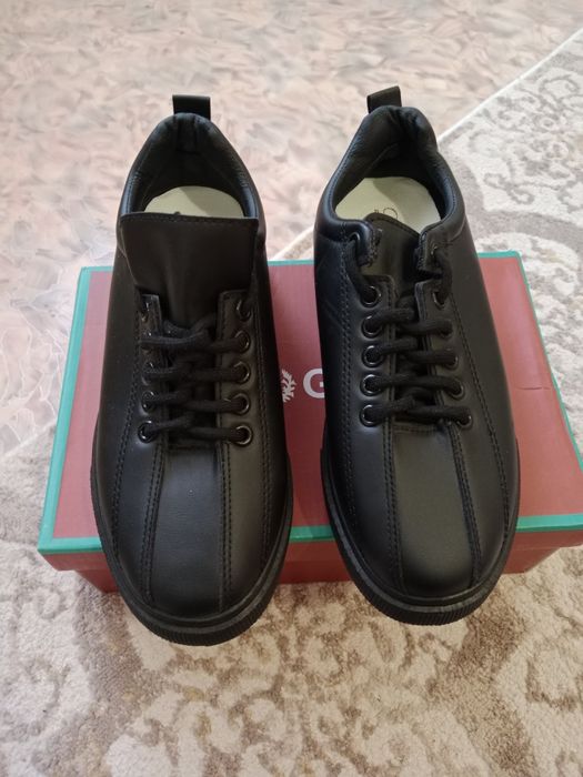 продам кроссовки