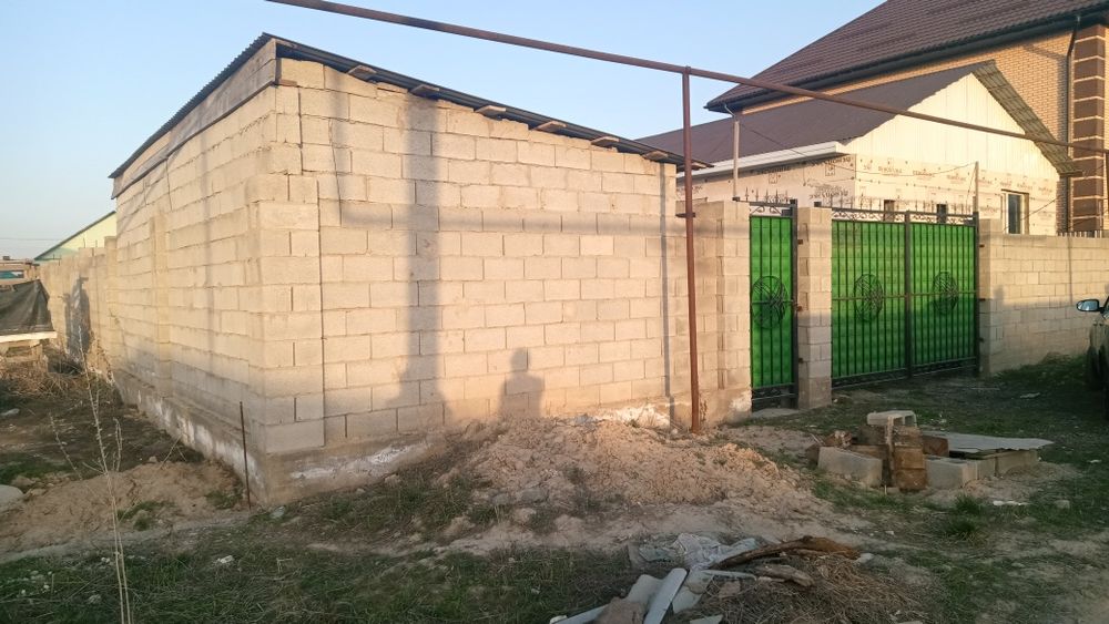 Продается дом+времянка.