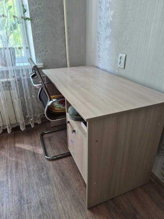 Рабочий стол с креслом