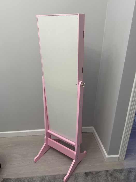 Зеркало-шкаф для украшений