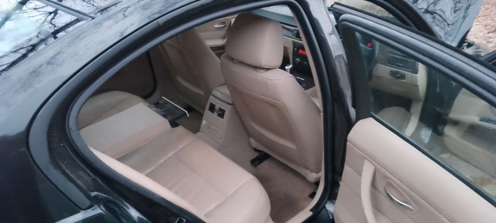 Продавам BMW E90  на части