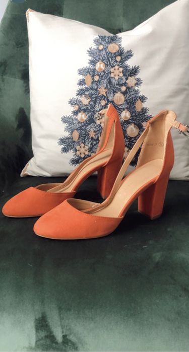 Sandale cu toc mediu