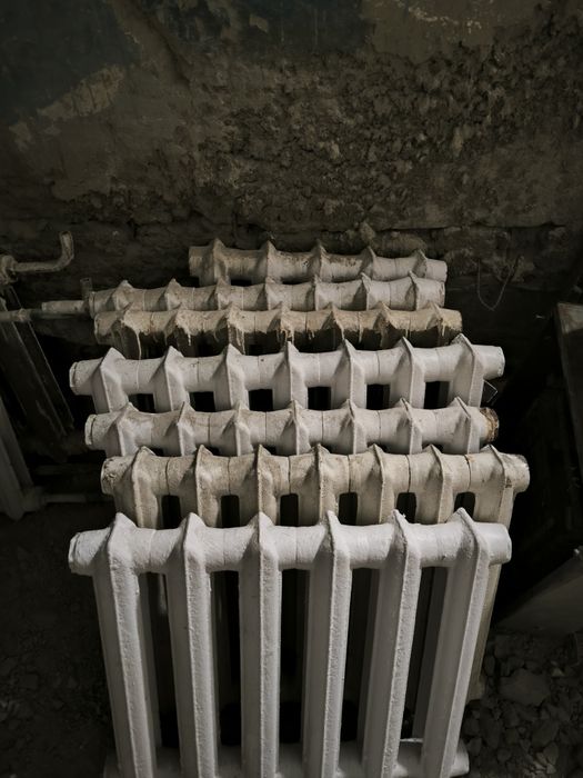 Продам батареи  чугунные