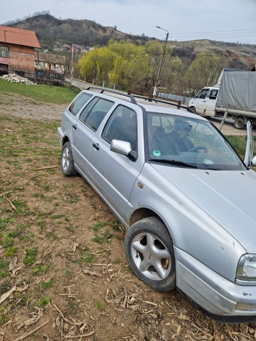 Golf 3.     16 benzina