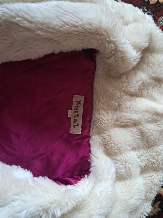 Пухкава наметка с късо ръкавче