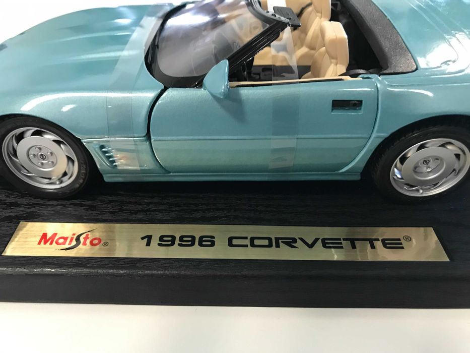 MAISTO метална колекционерска количка CHEVROLET CORVETTE 1997 1:18NEW