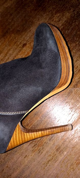 Продам Женские сапоги