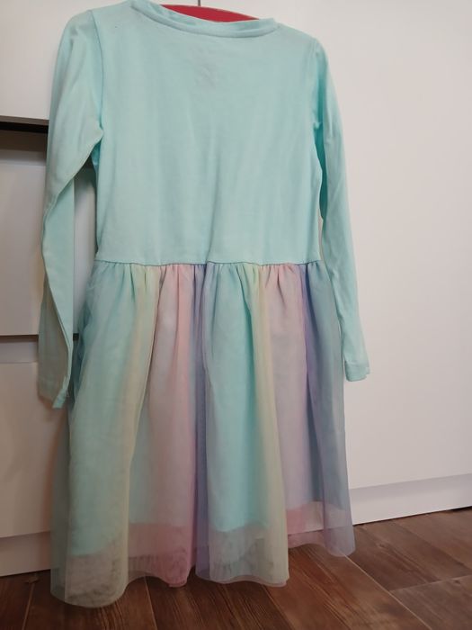 Продам новое детское платье 122 размера