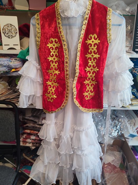 На прокат костюмы