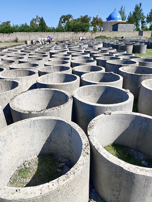 Шлакаблок 2300 сум .Колодец 90000 .