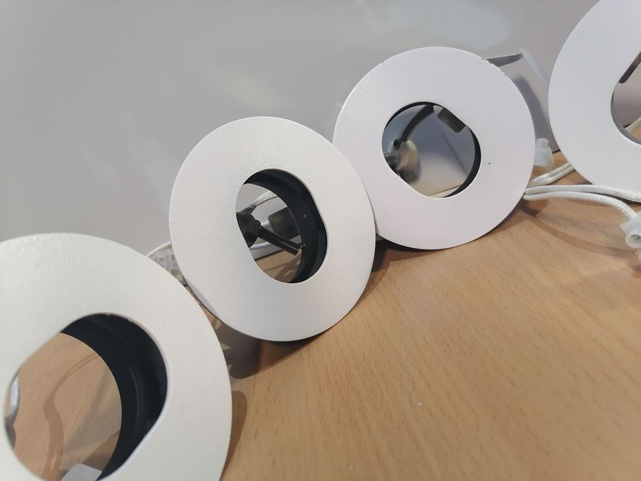 Спотове за таван Армстронг, модел Aurora - Великобритания